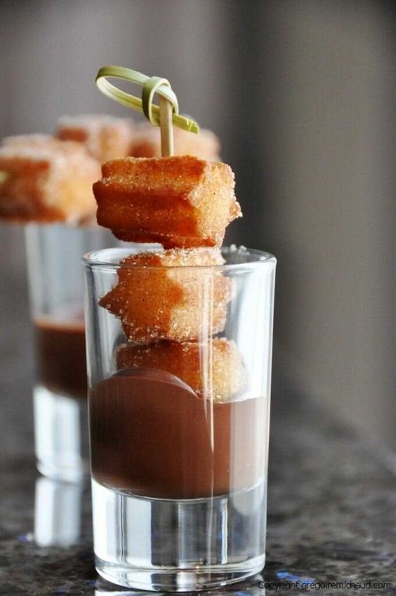 churros con salsa de chocolate